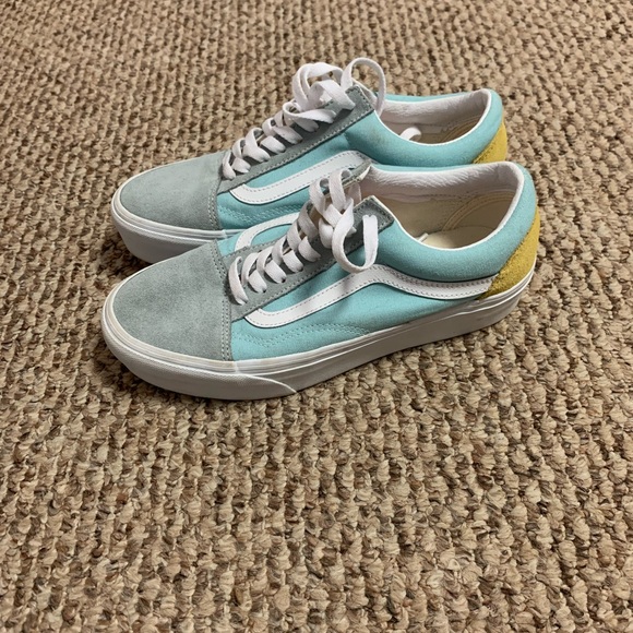 Vans - Picture 2 of 4